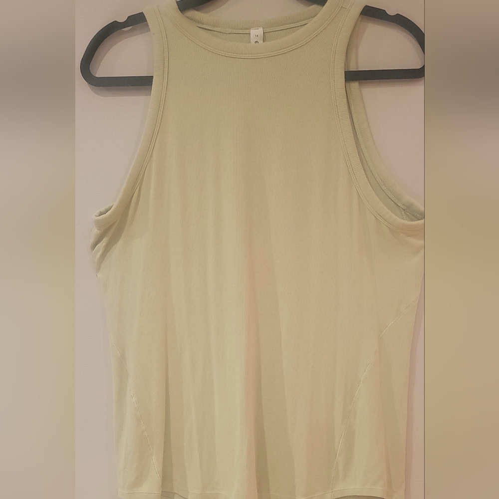 Lululemon Hold Tight Tank. Size 14 - Picture 4 of 7
